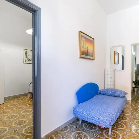 Paladini A 10 Mt Dal Mare Villa
